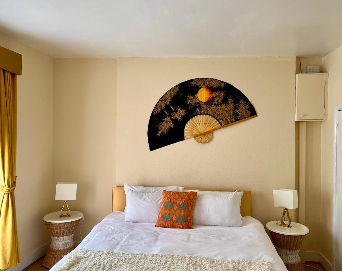 Candy Cafe Apartment Лондон Екстериор снимка
