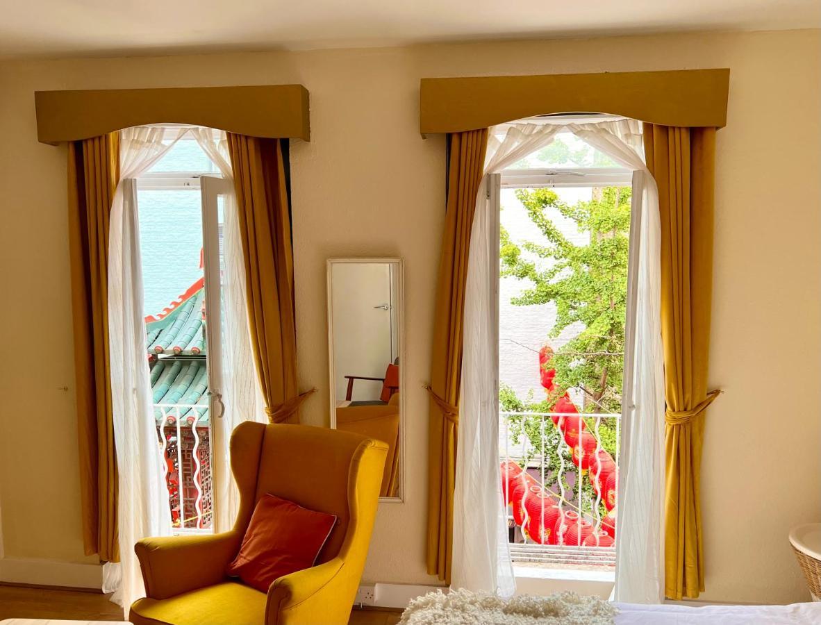 Candy Cafe Apartment Лондон Екстериор снимка