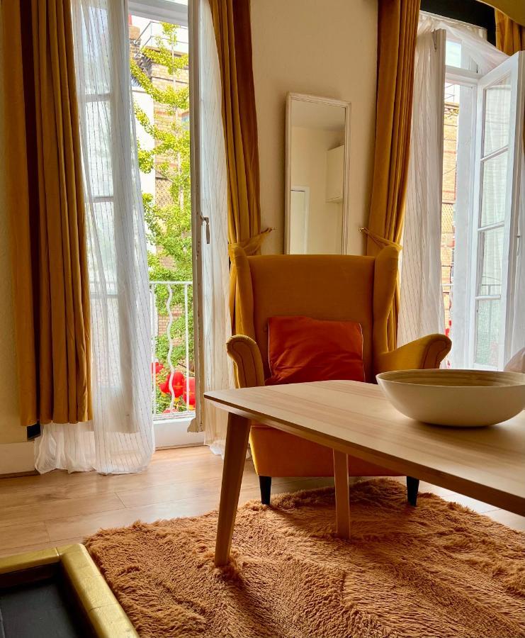 Candy Cafe Apartment Лондон Екстериор снимка