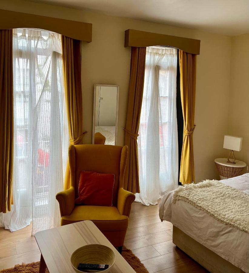 Candy Cafe Apartment Лондон Екстериор снимка