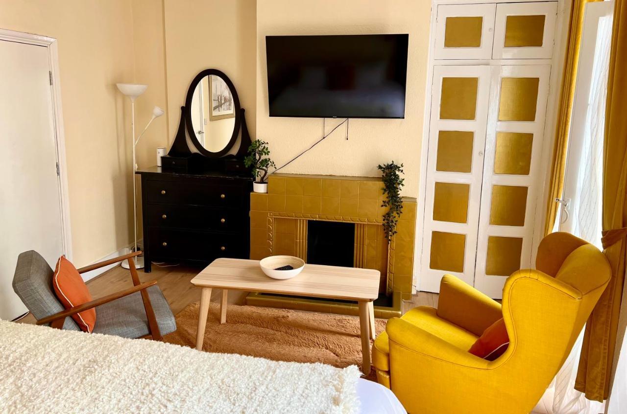 Candy Cafe Apartment Лондон Екстериор снимка