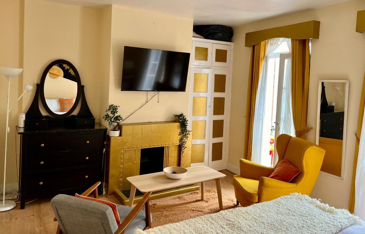 Candy Cafe Apartment Лондон Екстериор снимка