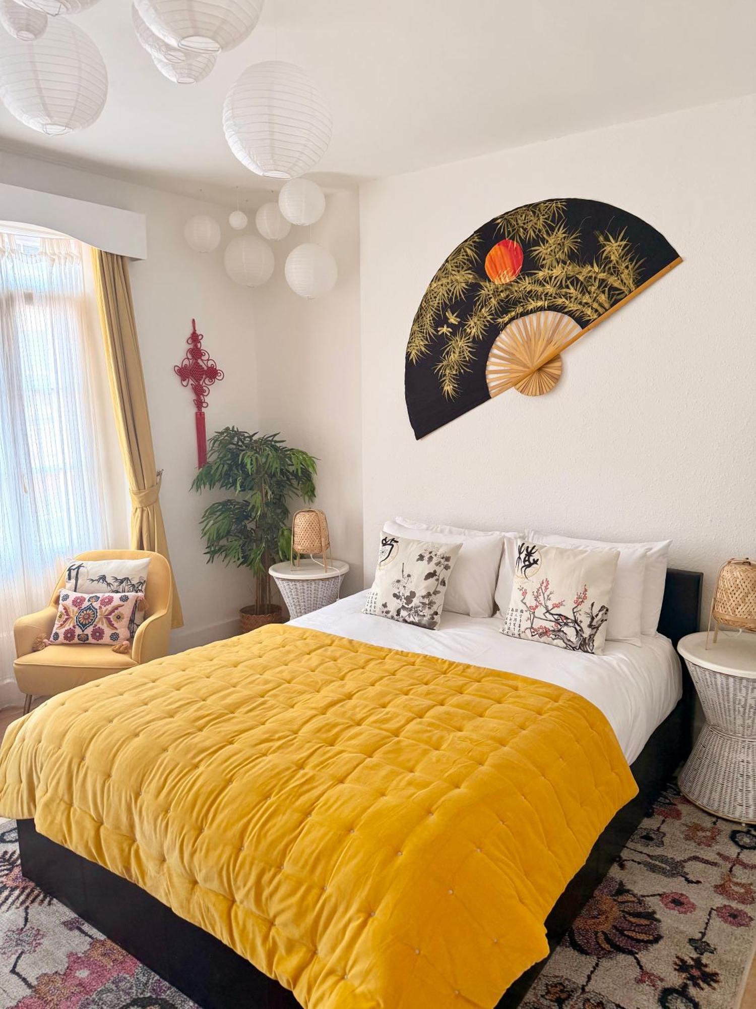 Candy Cafe Apartment Лондон Екстериор снимка