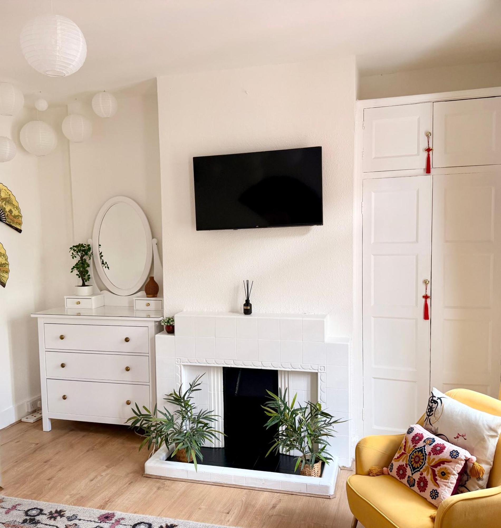 Candy Cafe Apartment Лондон Екстериор снимка